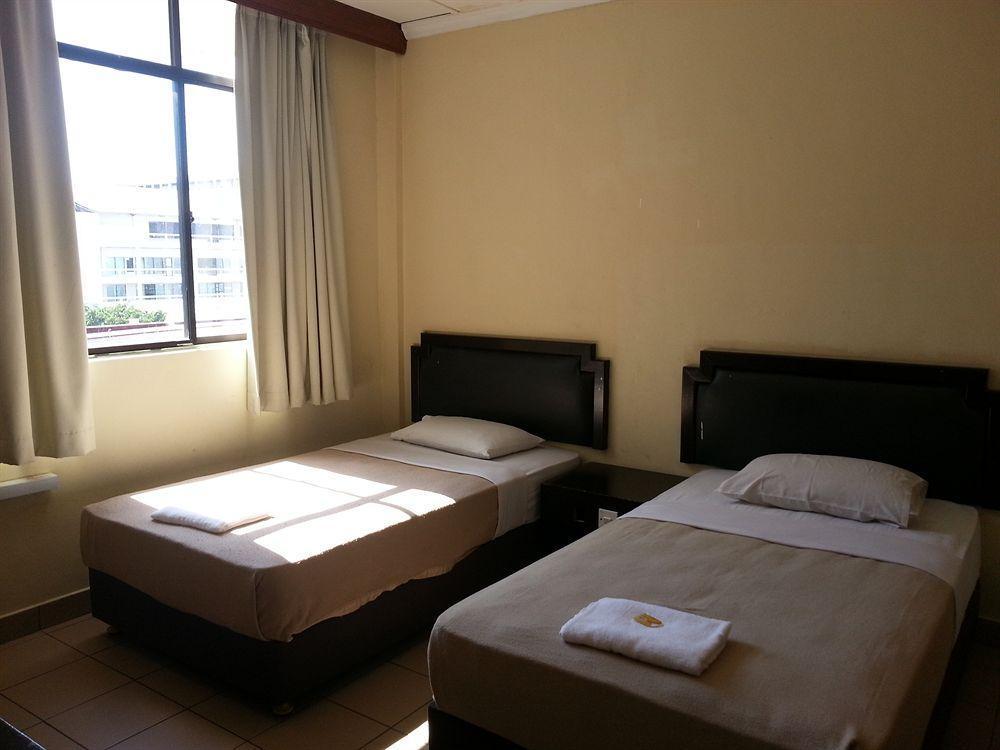 Hotel Iskandar Kota Kinabalu Exterior foto
